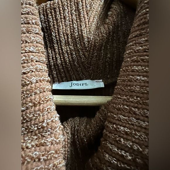 Jodifl brown/burnt orange cowl neck long dolman sleeve sweater in size M. - Picture 4 of 7